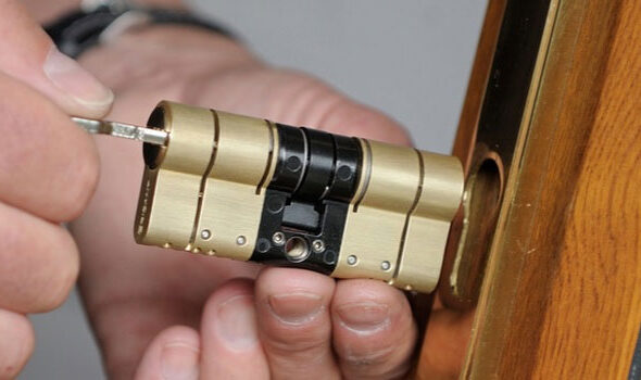 5 Best Locksmiths in Derby - Find assistance for everyday lock problems