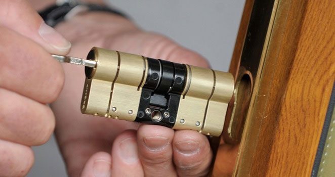 5 Best Locksmiths in Derby - Find assistance for everyday lock problems